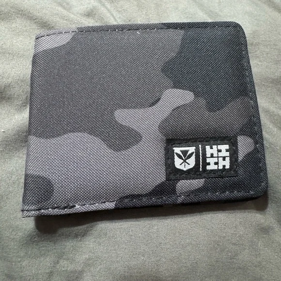 Hawaii’s Finest Black and Gray Camouflage Men’s wallet - Picture 1 of 2